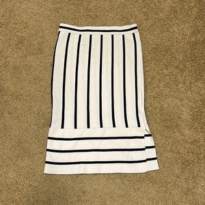 Banana Republic white and navy skirt